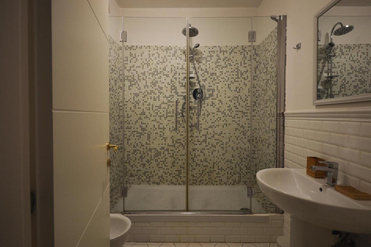 Camera Matrimoniale con Bagno in Comune