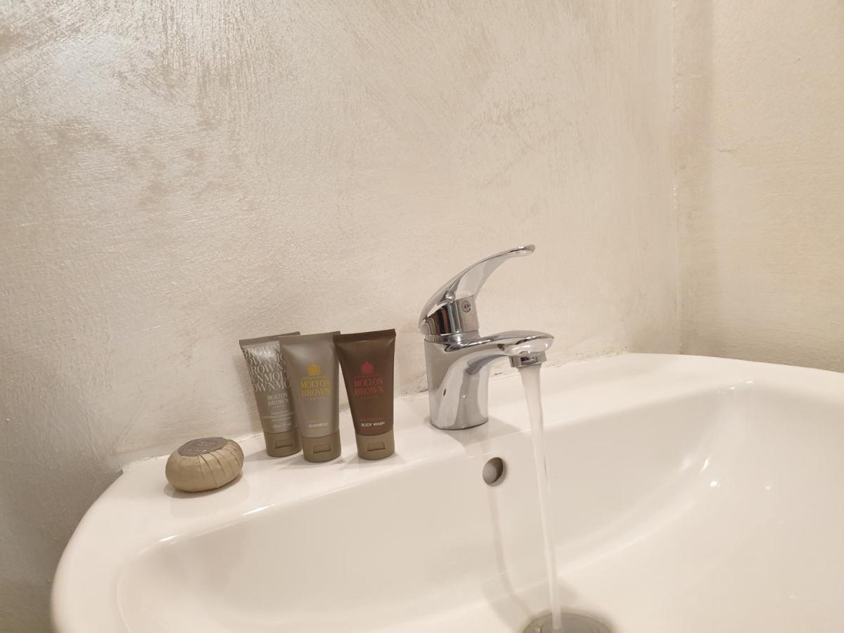 Camera Matrimoniale con Bagno in Comune