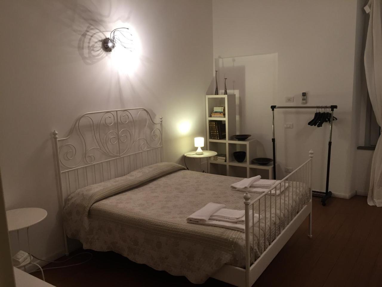 Camera Matrimoniale con Bagno in Comune