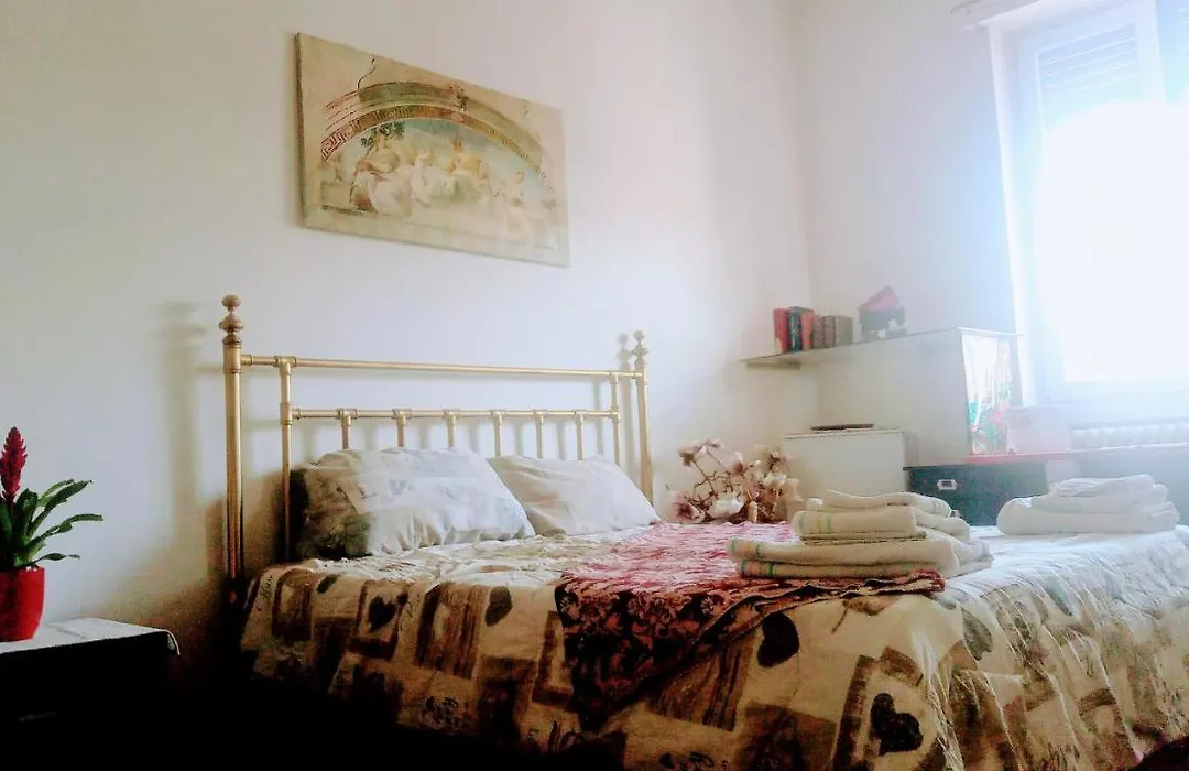 Big Room In Private Appartament, Close To The Station And Center Of City-1