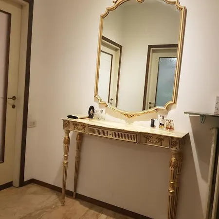 Big Room In Private Appartament, Close To The Station And Center Of City-2