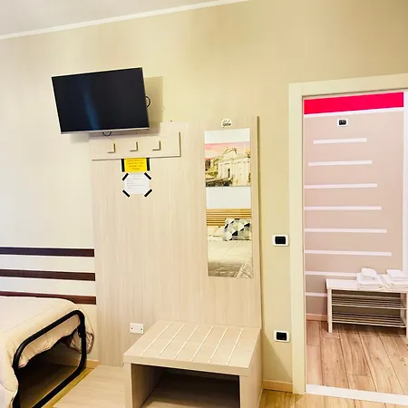 Smart-House-Central-Rent-Rooms-With-Air-Conditioning Free Parking-3