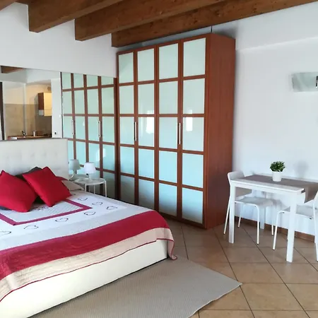 Rovelli Room-2